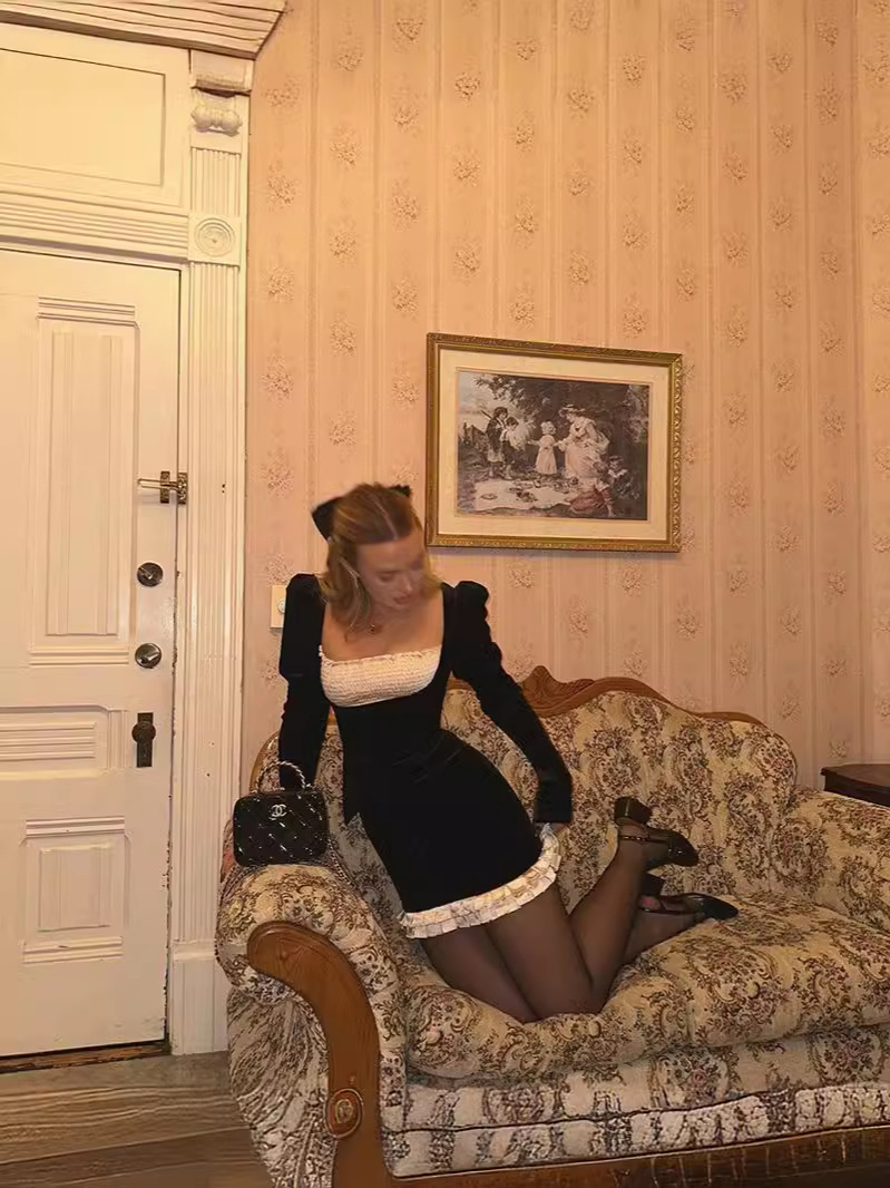 Otoño e invierno europeo y americano nuevo vestido de terciopelo retro francés elegante manga larga chica caliente falda de cadera manga de soplo Falda corta para las mujeres