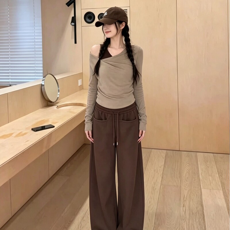 Muzilian autumn collection: stylish, soft, and comfortable wide-leg pants with a flowing, floor-length design, featuring front pockets and a loose, slimming, straight-leg cut Muzilian autumn collection: stylish, soft, and comfortable wide-leg pants with a flowing, floor-length design, featuring front pockets and a loose, slimming, straight-leg cut