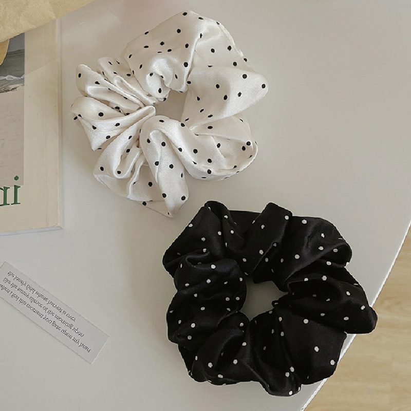 2205218 (1)高级感缎面大肠发圈简约波点猪肥肠皮筋扎