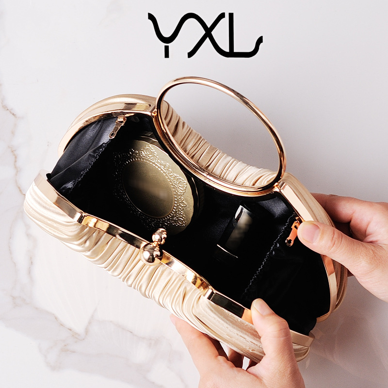 2024 Bolso de cena plisado de estilo nuevo transfronterizo, bolso de vestido de albaricoque de temperamento, bolso de banquete de anillo, fábrica de origen