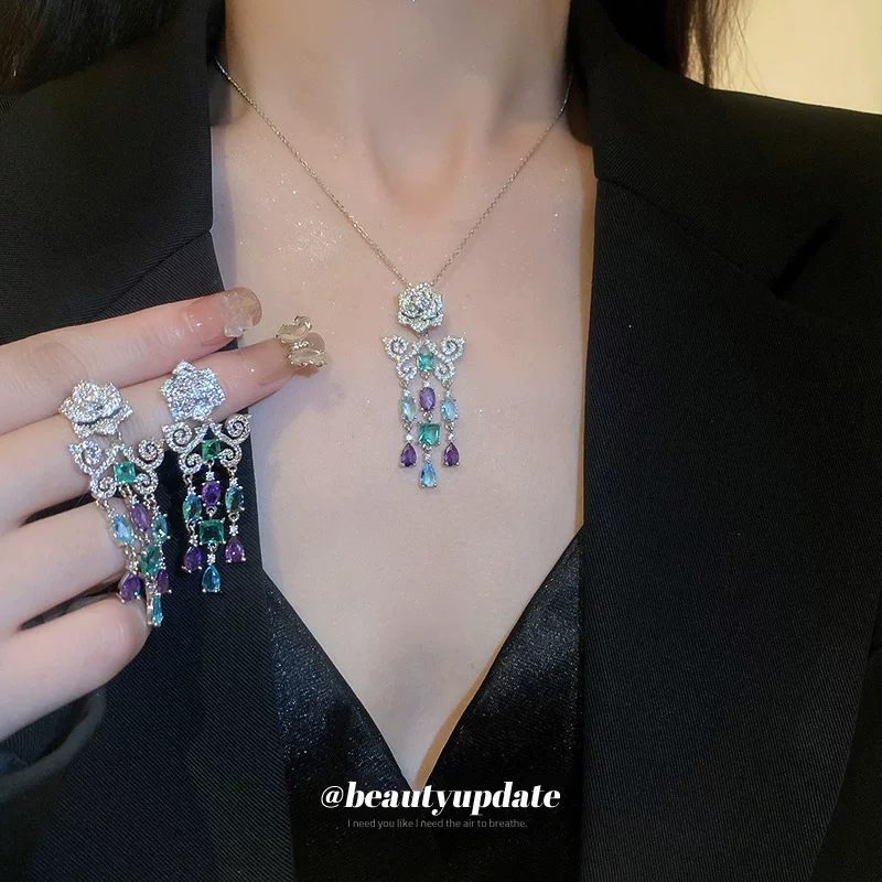 Trend design earrings with zircon, flowered
