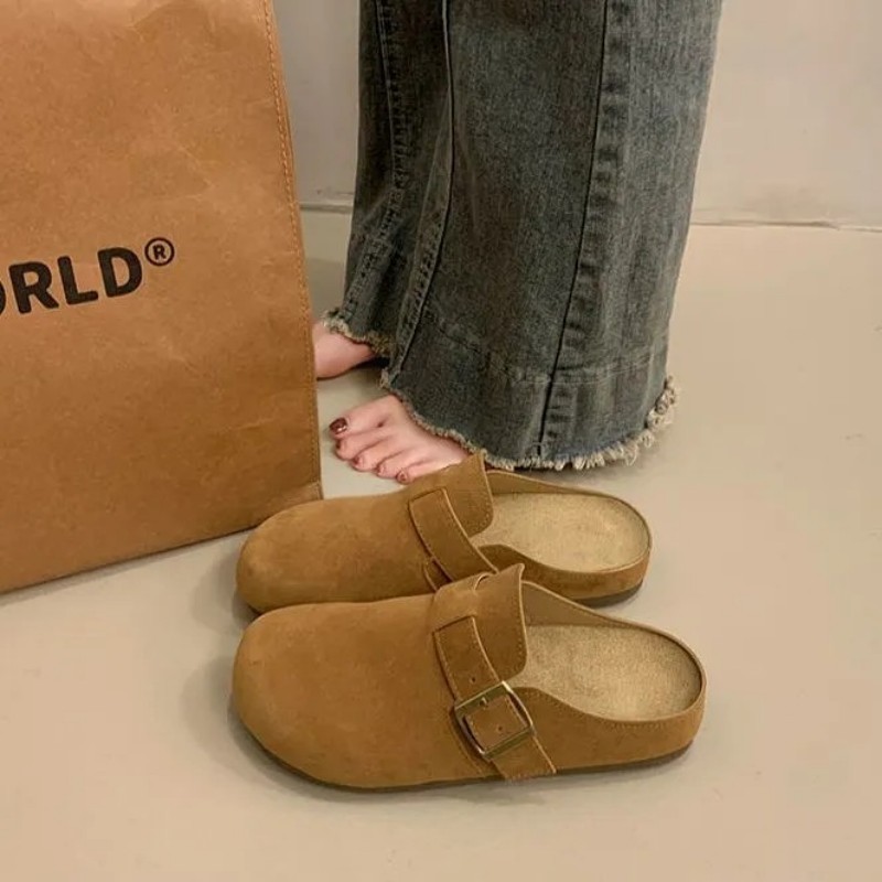 Zapatillas de botellas de mujer con un pedazo de botellas de botellas de botellas con una cabeza de media zapatilla fría con un fondo plano ligero