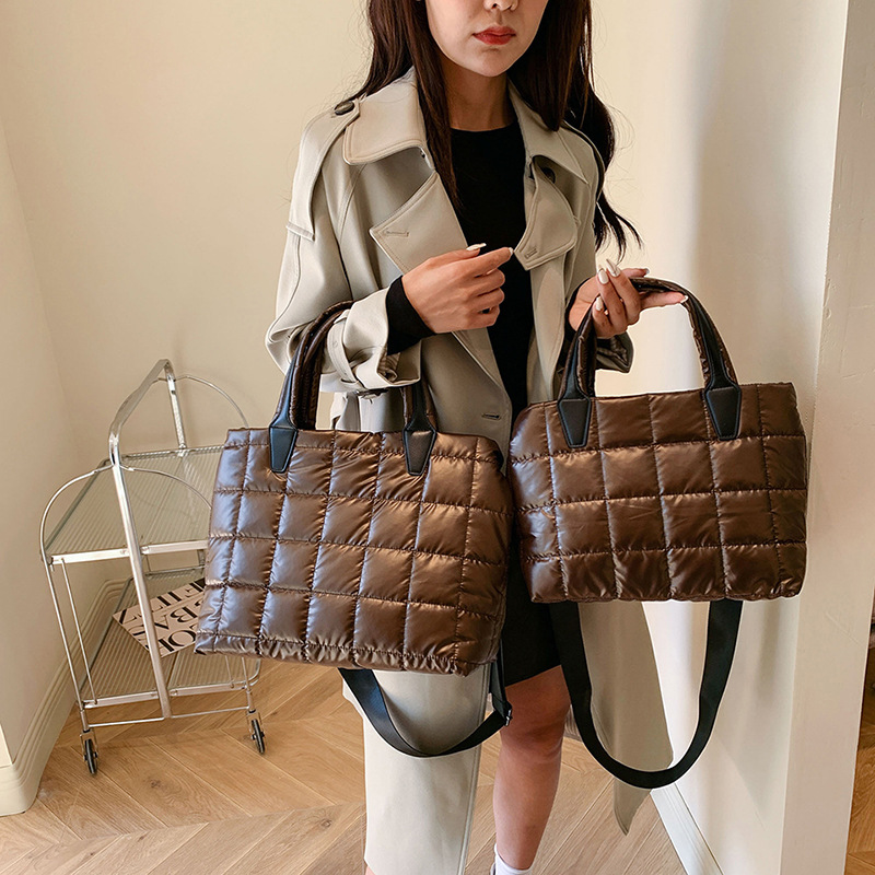 Bolso de mano acolchado de algodón de gran capacidad para mujer, nuevo bolso de moda 2024, bolso cruzado de hombro de alta gama para ir al trabajo