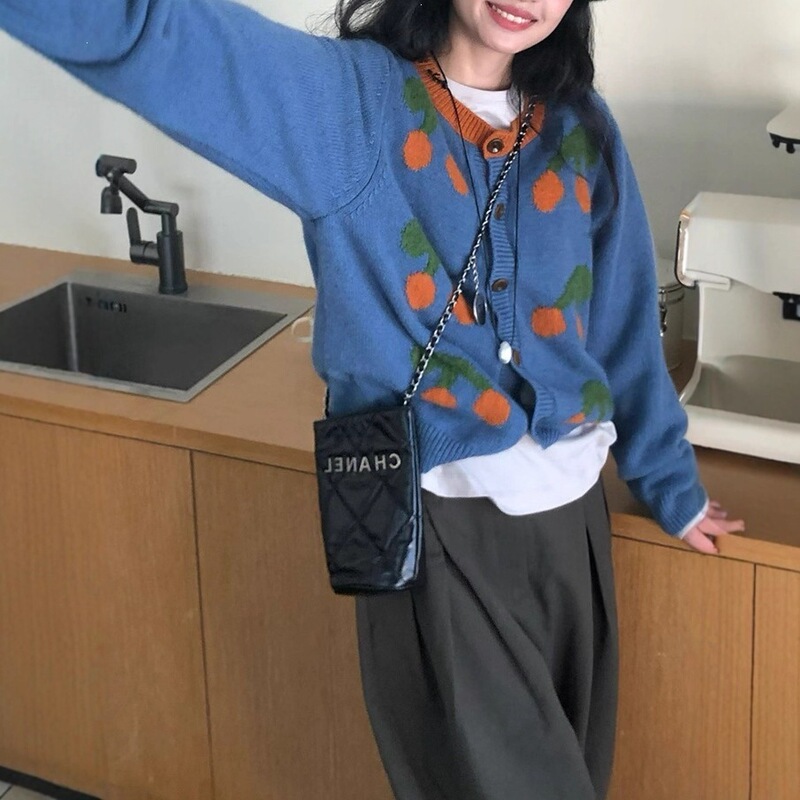 New autumn and winter Korean-style cherry-patterned color-block sweater coat for women, featuring a loose fit and jacquard knit design New autumn and winter Korean-style cherry-patterned color-block sweater coat for women, featuring a loose fit and jacquard knit design