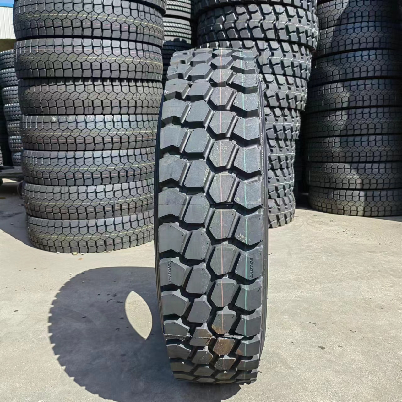 厂家批发全钢丝大卡车轮胎1100 1200R20自卸车翻斗货车轮胎