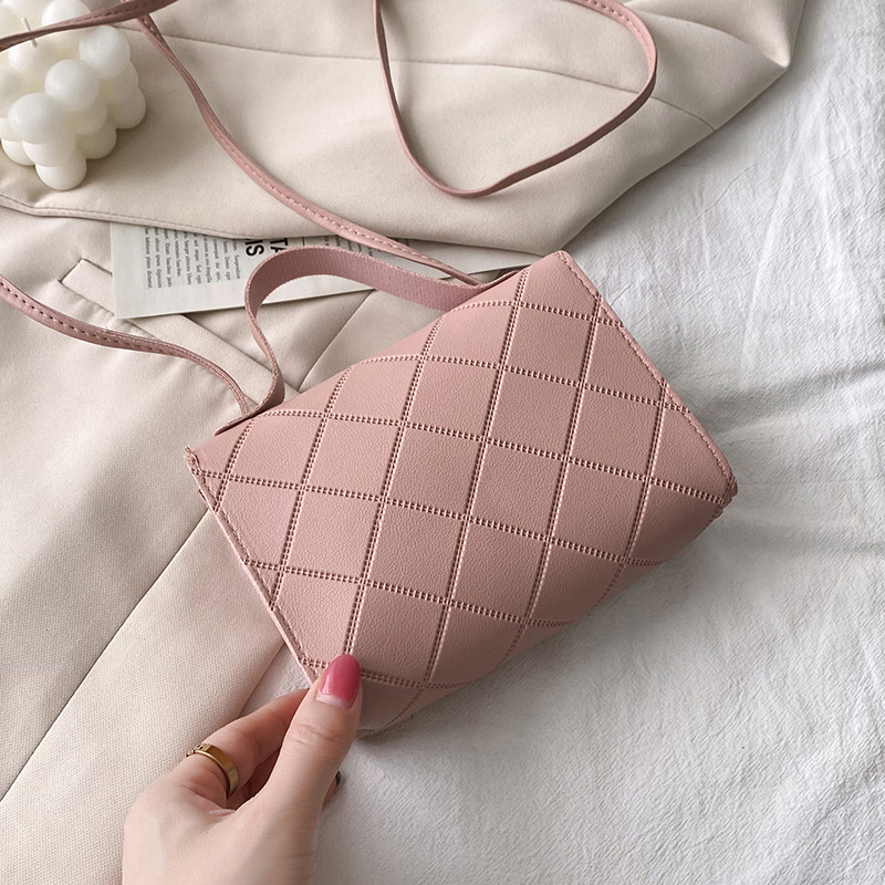 Lingge フレッシュスモールスクエアバッグレディース卸売ショルダークロスボディバッグレディースバッグラウンドロックエンボス加工外国貿易新製品春と夏の年齢軽減|undefined