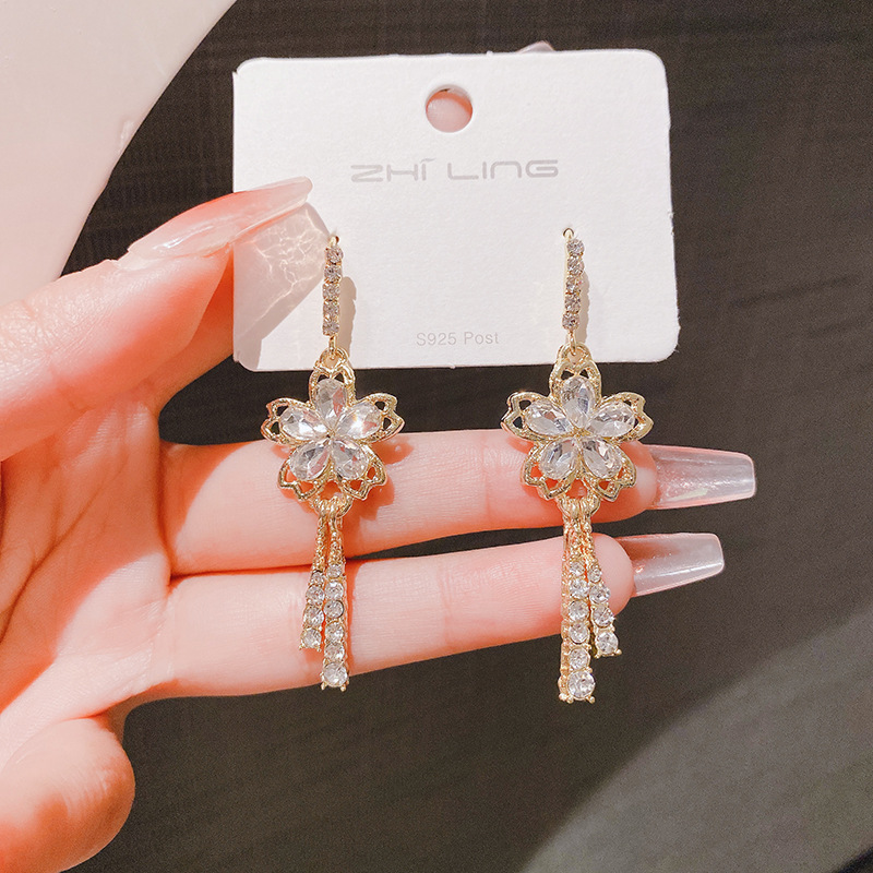 fashionable elegant brand design earrings