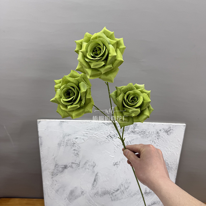 3-head curled diamond rose—dark green