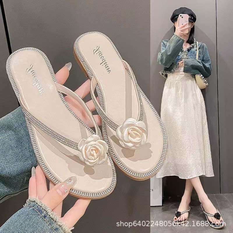 french style sandals 2025 new summer soft bottom camellia flat holiday western style popular slippers for women ins fashion all-matching