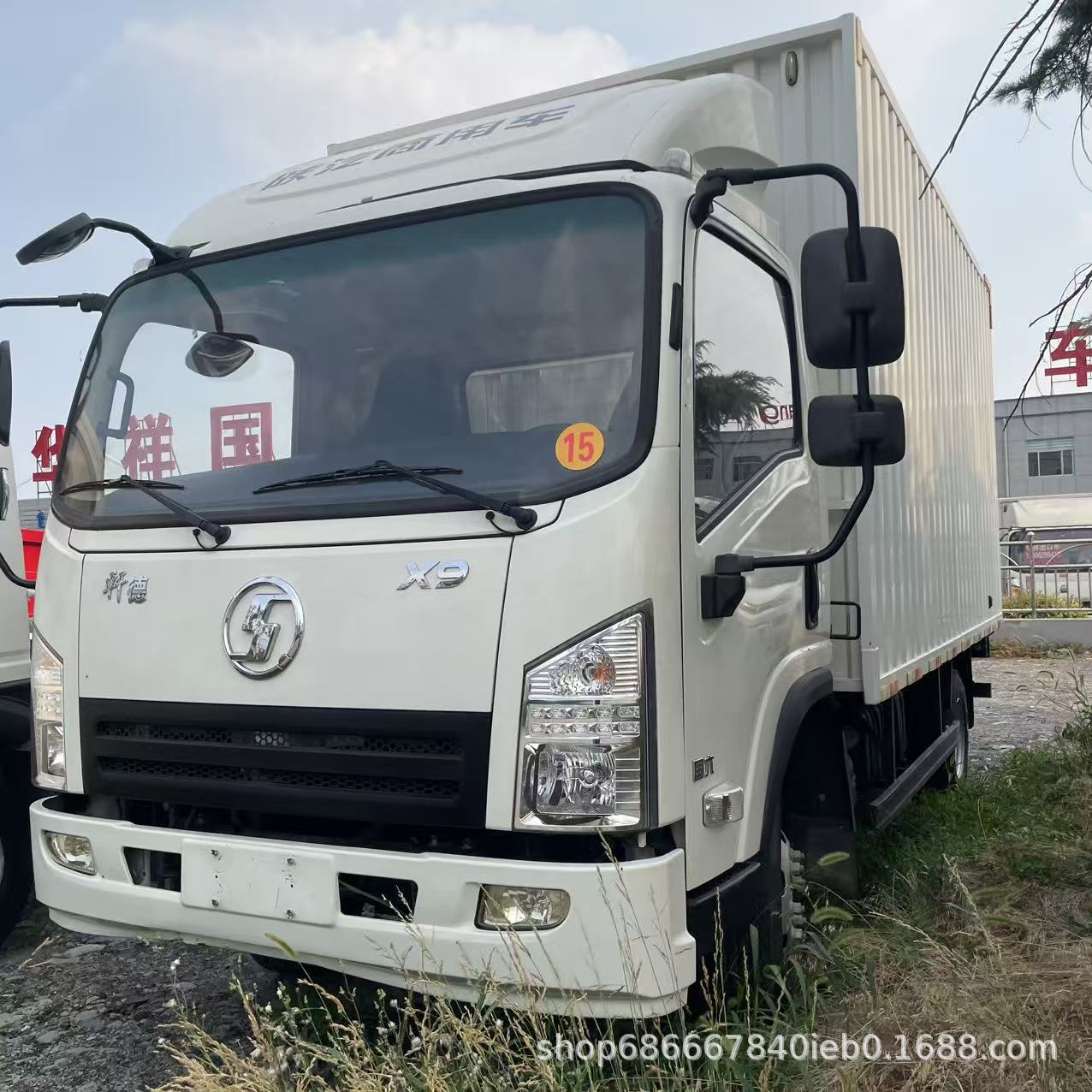 Factory cross-border exports of HOWO Shacman box-type cargo trucks to Africa, used 5-10 ton light trucks