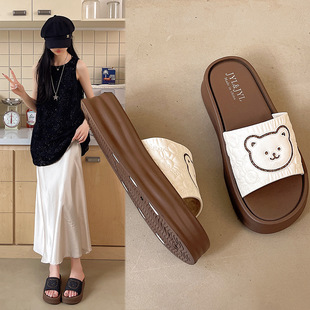 �¿��׿ɐۿ�ͨС���⴩�Ӽҕr�аٴ�һ��Ů���n��ɳ���ɸ�ŮЬ