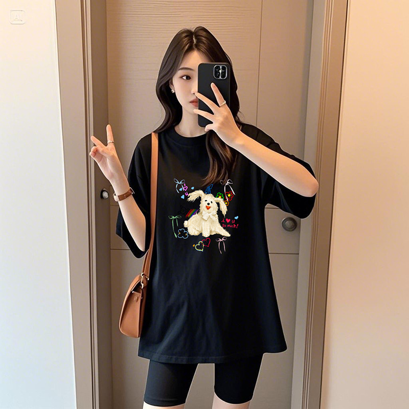 Pregnant Women's Summer Outfit 2026: Stylish and Fashionable Two-Piece Set for Pregnant Moms, Featuring a Loose Top That Covers the Belly and a T-Shirt with Shorts