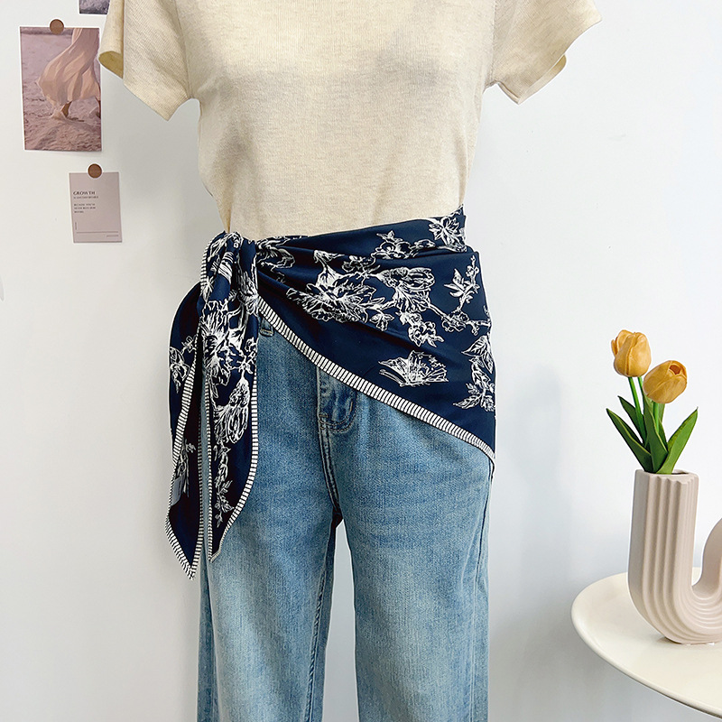 Boceto de toallas de triángulo impresas de flores de viento nueva moda china ropa de viaje con temperamento delgado buñuelo moda