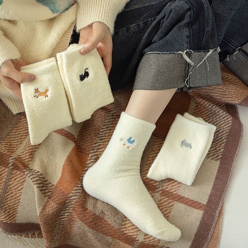 Winter warm socks for women plus velvet and thickened milky white mid-calf socks plush and cute cartoon embroidered socks