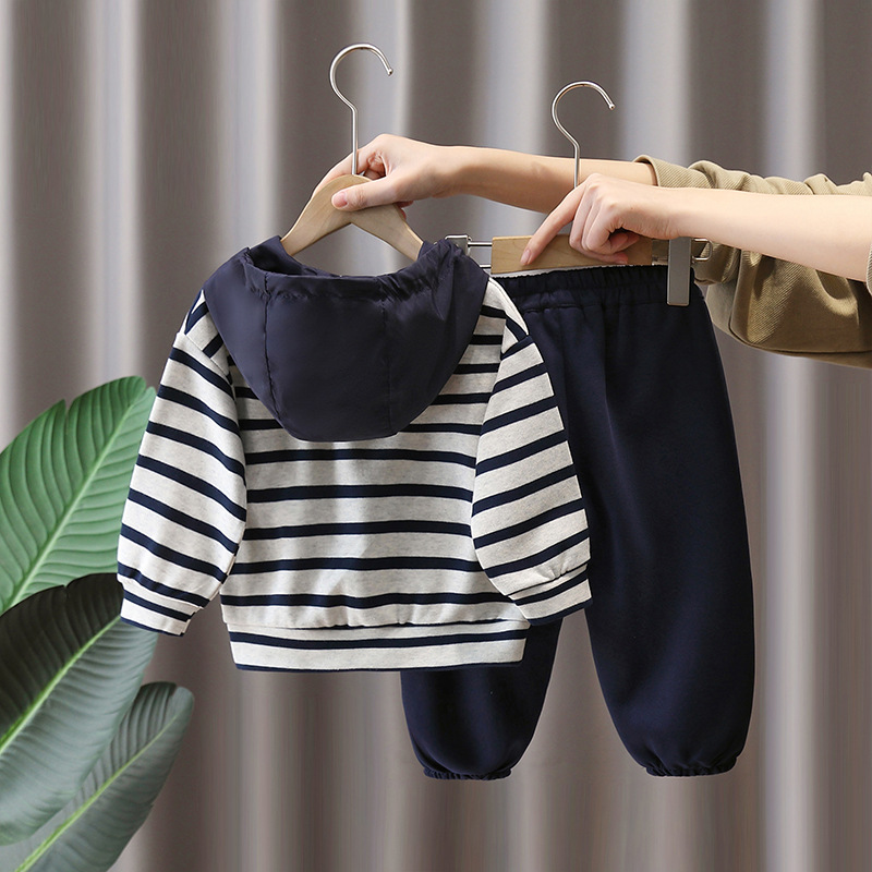 7841 traje de primavera para niños suéter a rayas con capucha para niños primavera y otoño traje coreano de dos piezas de celebridades de Internet 2025 nuevo