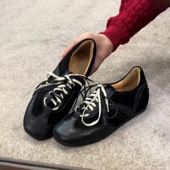 牛革版 ~ レトロな黒色の徳訓靴のひもの阿甘靴の女性の中で高くなってレジャーの板の靴の百合の運動靴のファッション