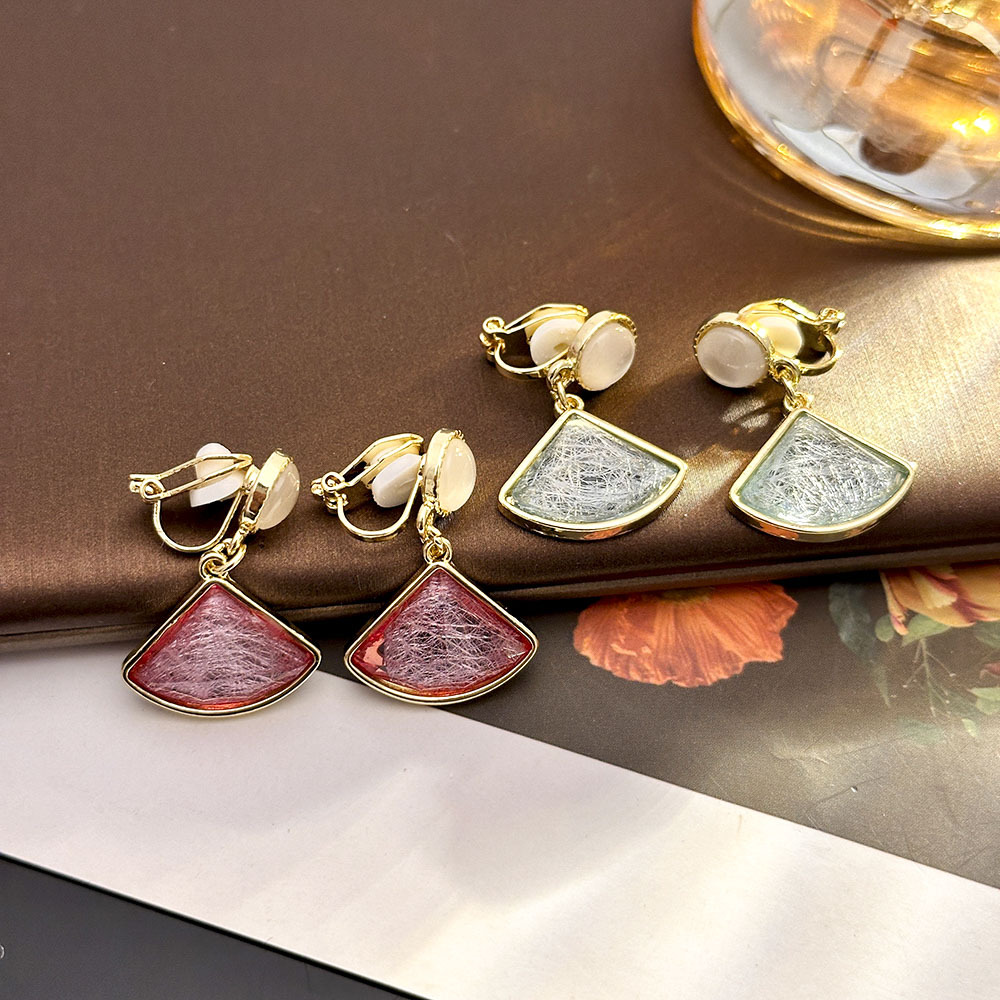 Pinza de oreja en forma de abanico de cristal de moda coreana Pendientes de diseño de nicho de alta gama sin orejas perforadas Pendientes de lujo ligero de nicho simple