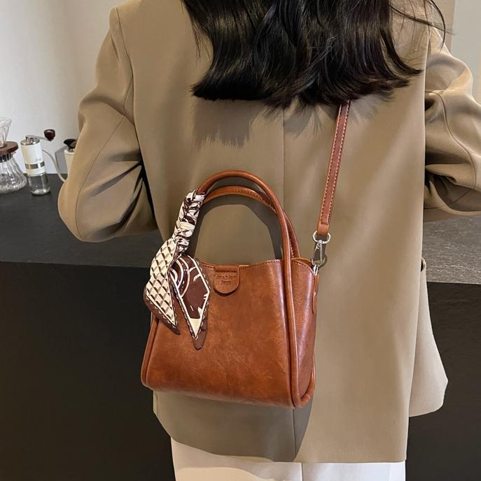 Cestas de verduras portátiles de moda simple 2024 nueva bolsa de mujer estilo extranjero versátil bolso de cubo de alta calidad nicho mochila