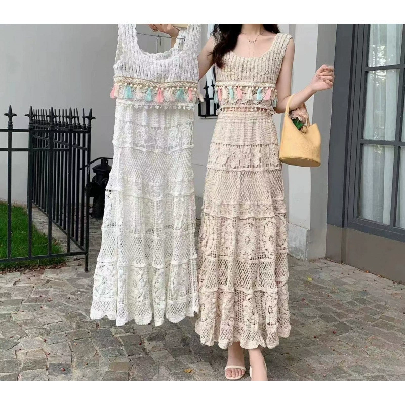 Новый дизайн для отдыха на море: элегантный комплект из двух предметов для женщин с ажурной вязкой, высокой талией и юбкой средней длины с вырезами и крючками.