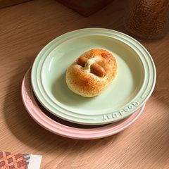 Ins风セラミック皿クリーム色レリーフアルファベット食器家庭用洋食パスタ皿デザート朝食皿