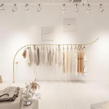 ���b��չʾ�܄�������Ϡ��{�׽�ɫ���¼�Ů�b���u��ߙn�b��؛��