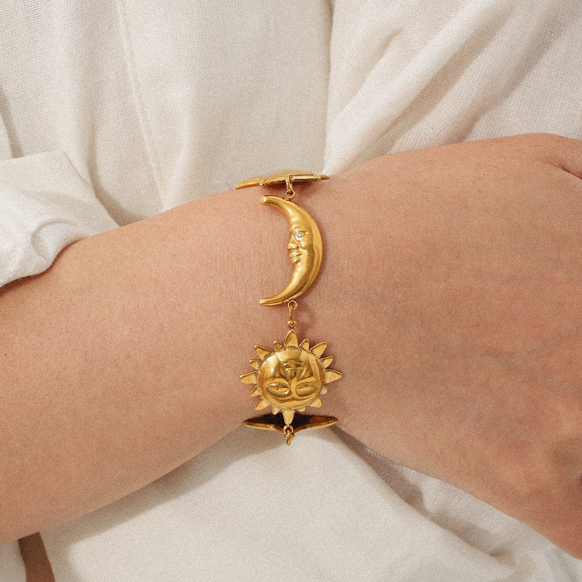 Europa y América oro de 18 quilates estrella de acero inoxidable estrella luna sol pulsera sin decoloración joyería playa vacaciones viento titanio acero joyería image 4
