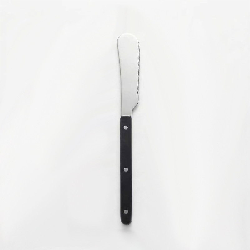 검은색 식탁용 칼