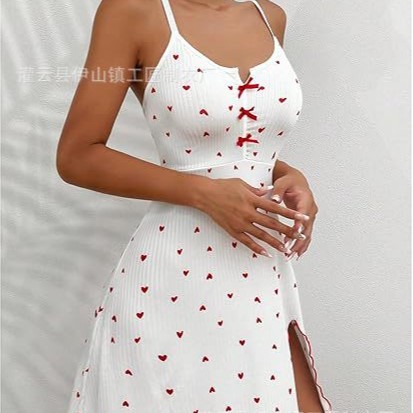 유럽과 미국의 새로운 하트 모양의 콘트라스트 홈 의류 전면 분할 핫 슬링 유혹 작은 V 넥 잠옷