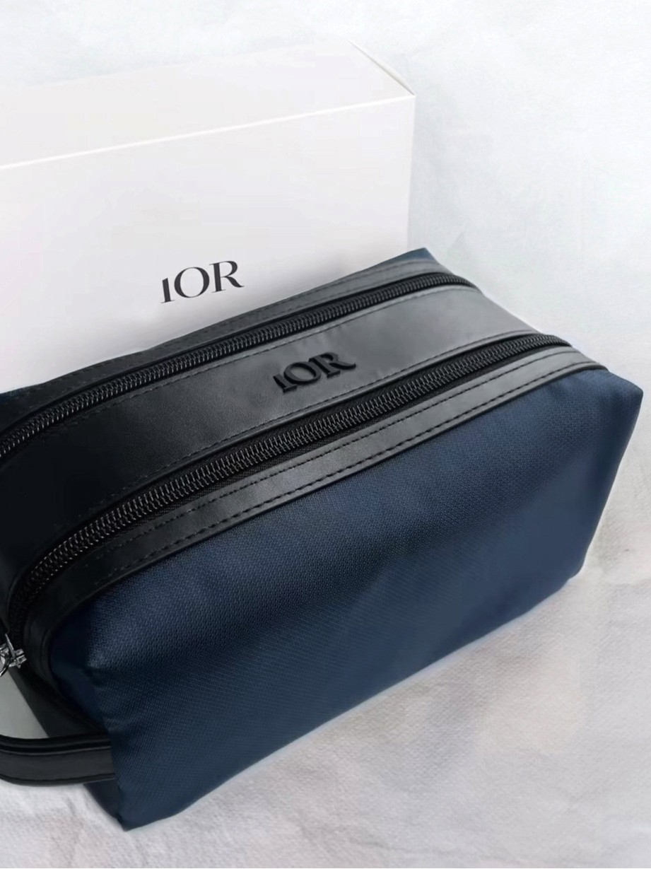 Cosmetic bag for men and women wet and dry separation