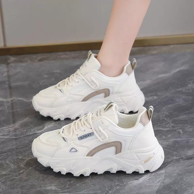 Женская обувь. Новинка 2024, осенне-зимняя черная спортивная обувь. Студенческая бархатная обувь из двух хлопка, демонстрирующая ноги. Туфли для маленького папы. Популярный уличный стиль.