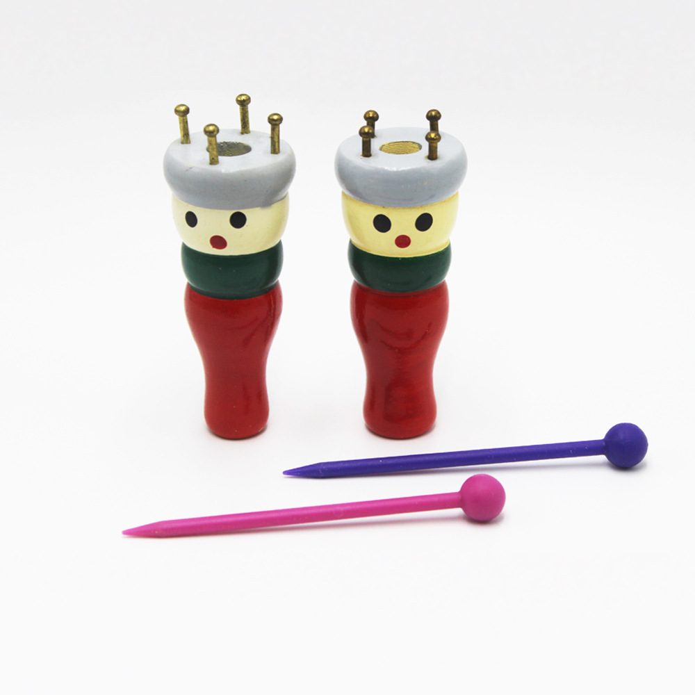 Bordado rojo que hace punto Dispositivo de cuerda de ganchillo de lana Dispositivo de trenzado de cuerda de madera hecho a mano DIY hecho en casa Dispositivo de trenzado de cuerda tejido gadget