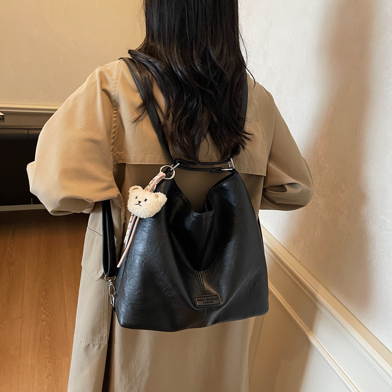 Bolsa de hombro retro transfronteriza de cuero suave de gran capacidad bolsa de cubo de agua para mujeres 2025 nueva simple mochila de viaje ocio