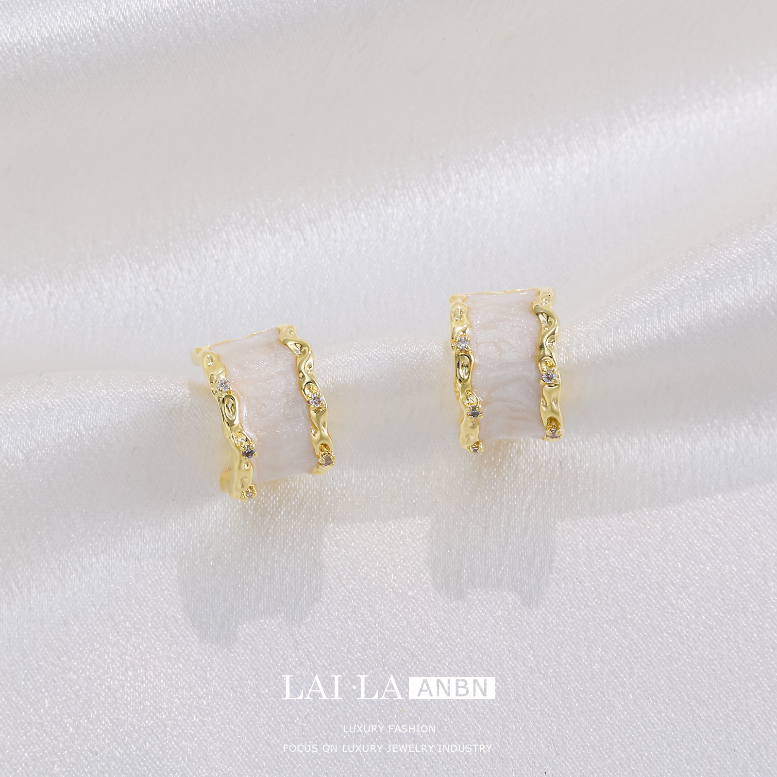 Mosquito bobina oreja clip de las mujeres sin oreja de alto grado esmalte gota arco pendientes de moda retro sin oreja clip de oreja