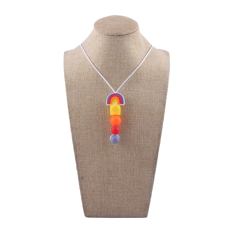 Bebé molar mordedor perlas colgante masticable colgante accesorios de ropa para niños de dibujos animados Arco Iris colgante collar mordedor