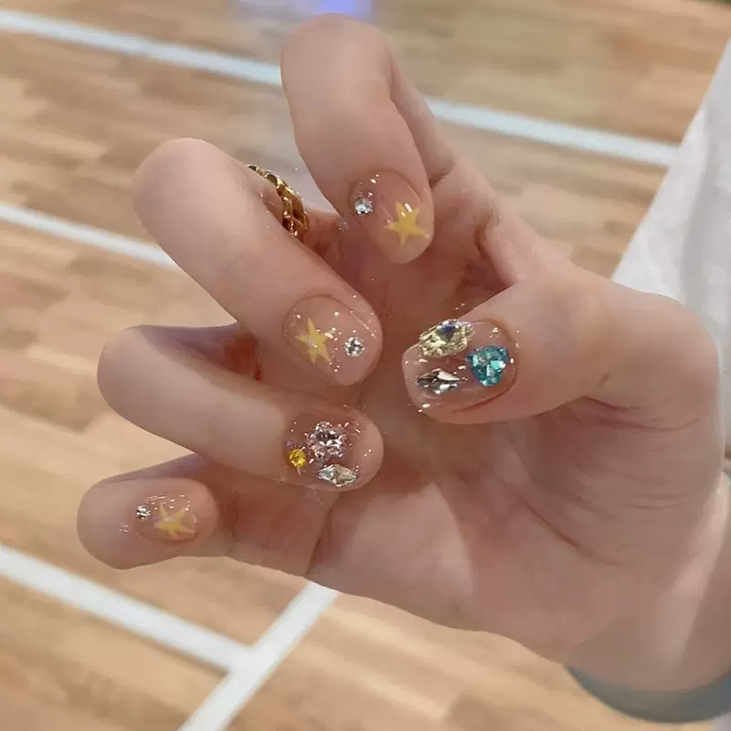 ins多巴胺美甲甲片短款显白彩色不规则碎钻奶黄星星预制穿戴甲片