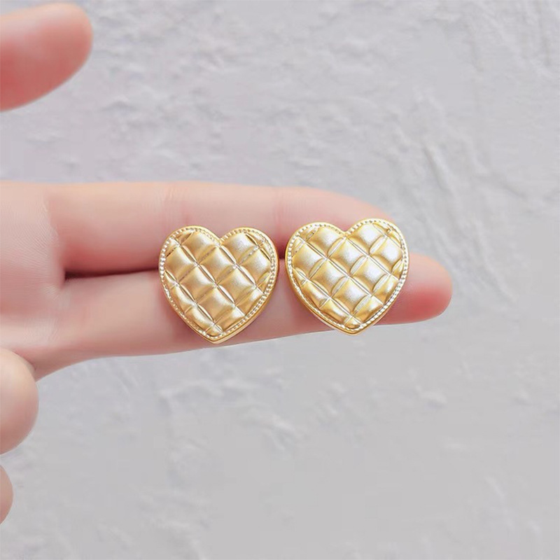 Korea Gold Diamond Patternheart-shape Earrings display picture 5