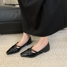 平底尖头黑色单鞋女2024春季新款法式复古一脚蹬玛丽珍平底小皮鞋