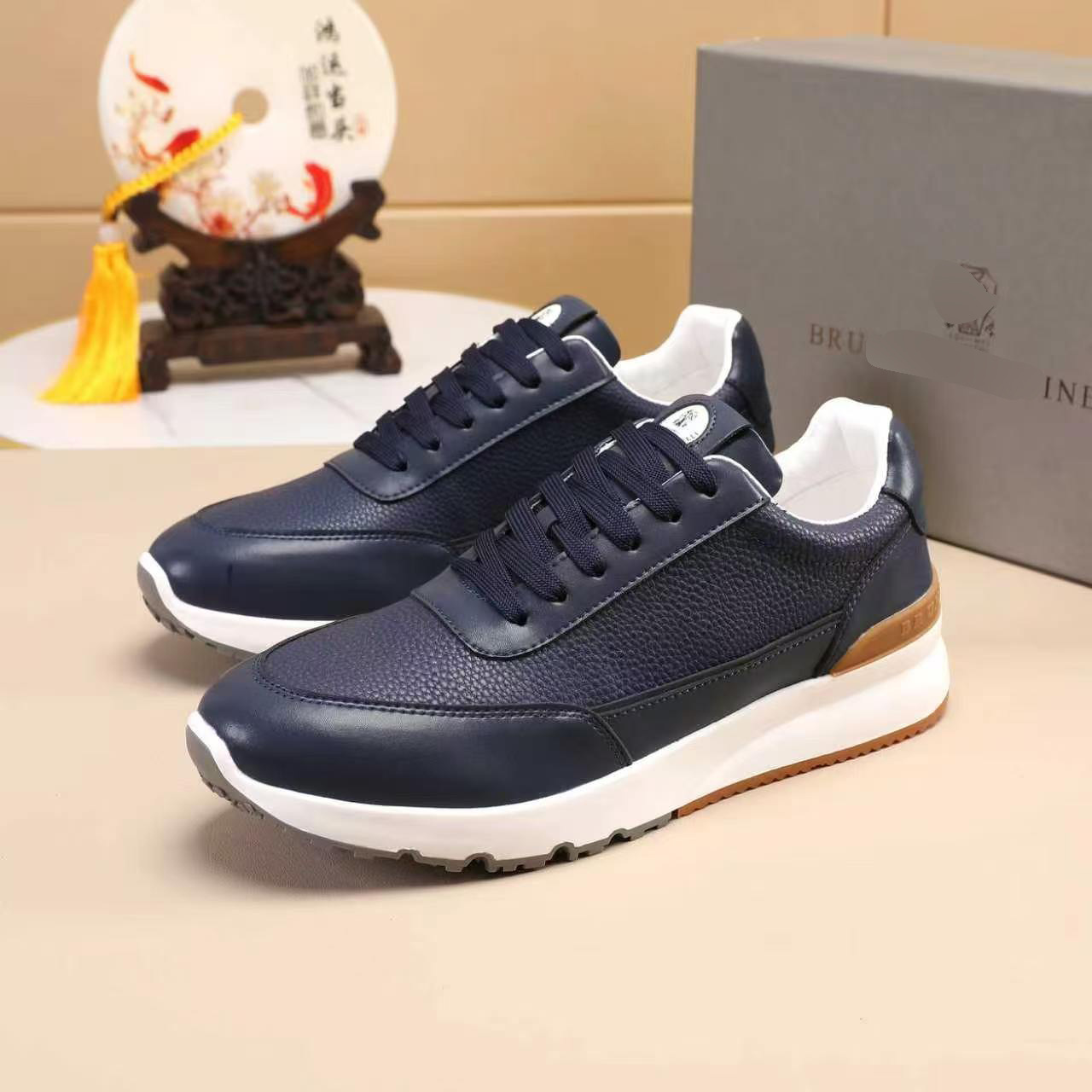 Men's retro casual sneakers, low-top lace-up design, thick sole for added height, non-slip, available in large sizes, wholesale and in stock