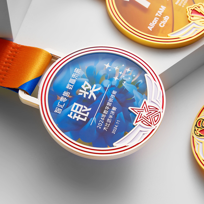 Medalla de cristal de metal de alta gama personalizada al por mayor competencia deportiva baloncesto para niños maratón de fútbol medalla de oro premios