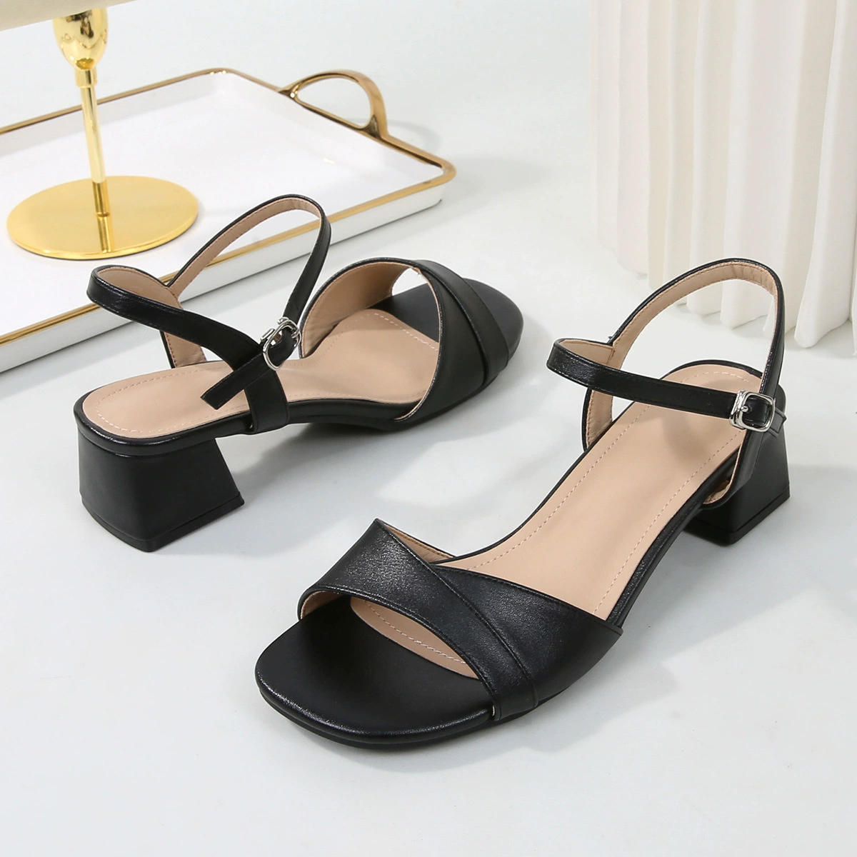 Трансграничные простые темпераментные сандалии для женской верхней одежды, женская обувь больших размеров из мягкой кожи, универсальная женская обувь на толстом каблуке с пряжкой и ремешком на высоком каблуке