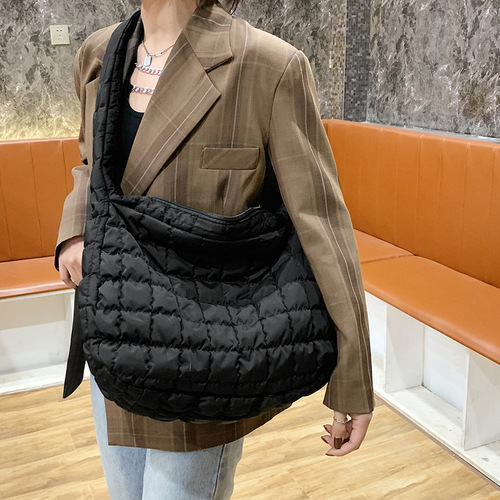 Wholesale bags, textured large-capacity bags, versatile women’s tote bags, dumpling bags, shoulder cross-body armpit bags