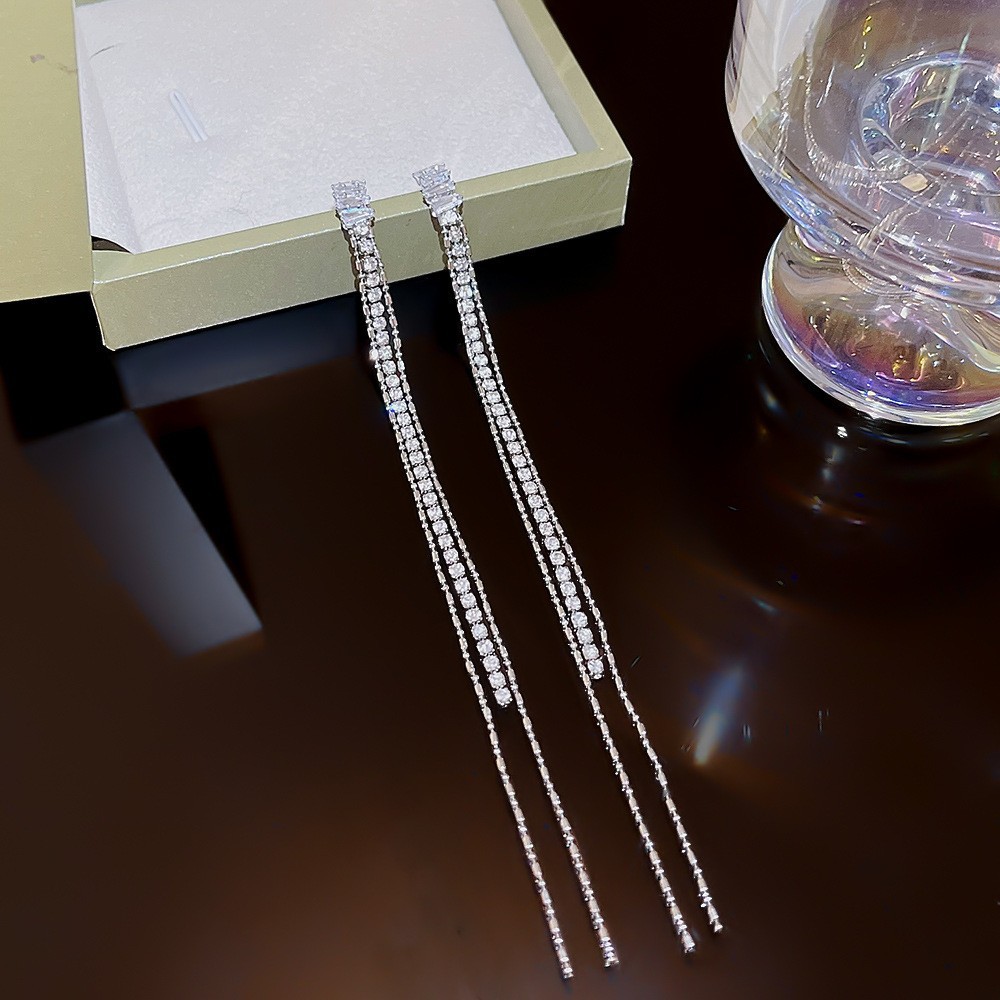 S925 aguja de plata elegante borla pendientes de alta gama simple cara de adelgazamiento pendientes de todo fósforo estilo coreano nuevos pendientes de moda al por mayor