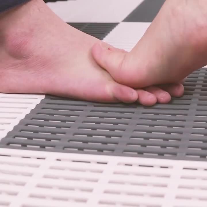 新しい家庭用浴室は単色の滑り止めマットトイレのシャワールームの透かし彫りの疎水マットをつなぎ合わせることができる|undefined