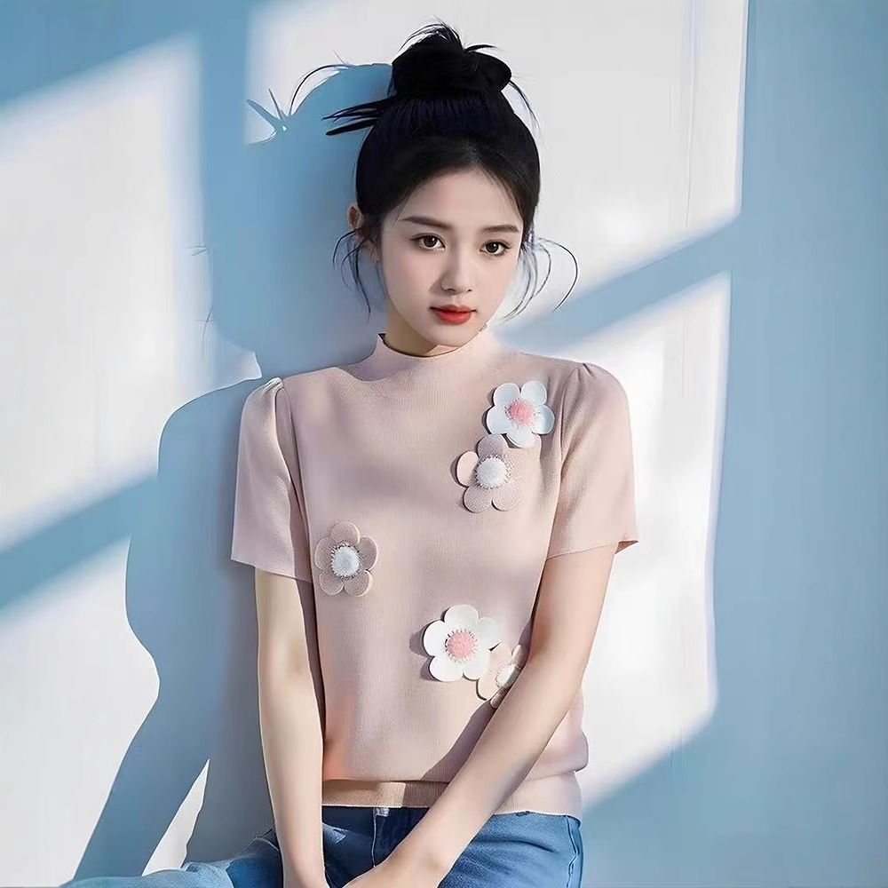 Three dimensional short knitted sweater