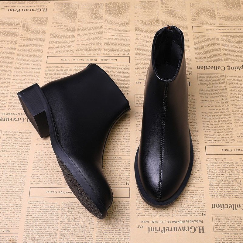 Waterproof snow boots for women in winter