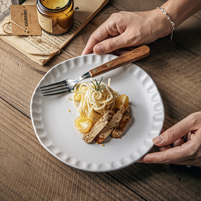 Nuevo plato de cerámica de 8 pulgadas de patrón de conchas de conchas de carne de restaurante occidental platos de arroz exportación transfronteriza