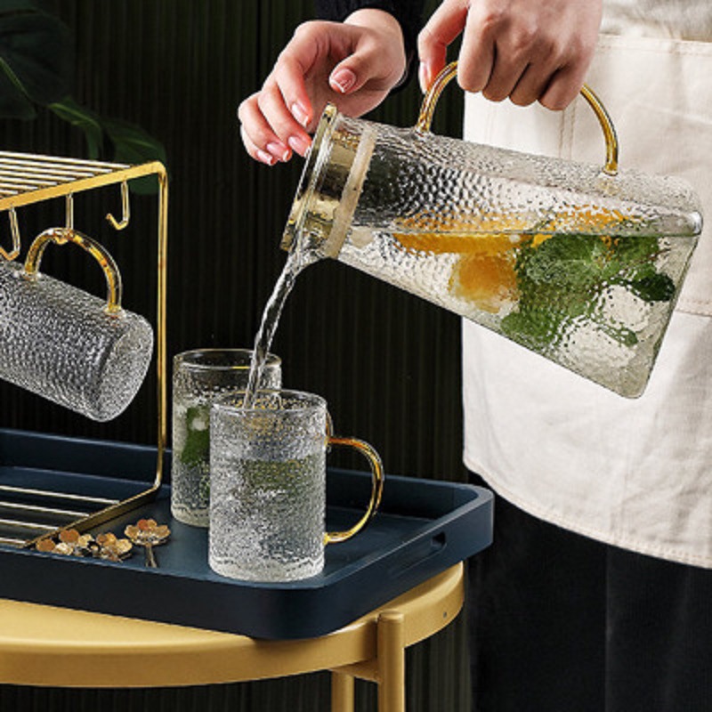 Fábrica al por mayor vidrio martillado botella de agua fría material de vidrio de borosilicato botella de agua fría hogar cuadrado jugo olla