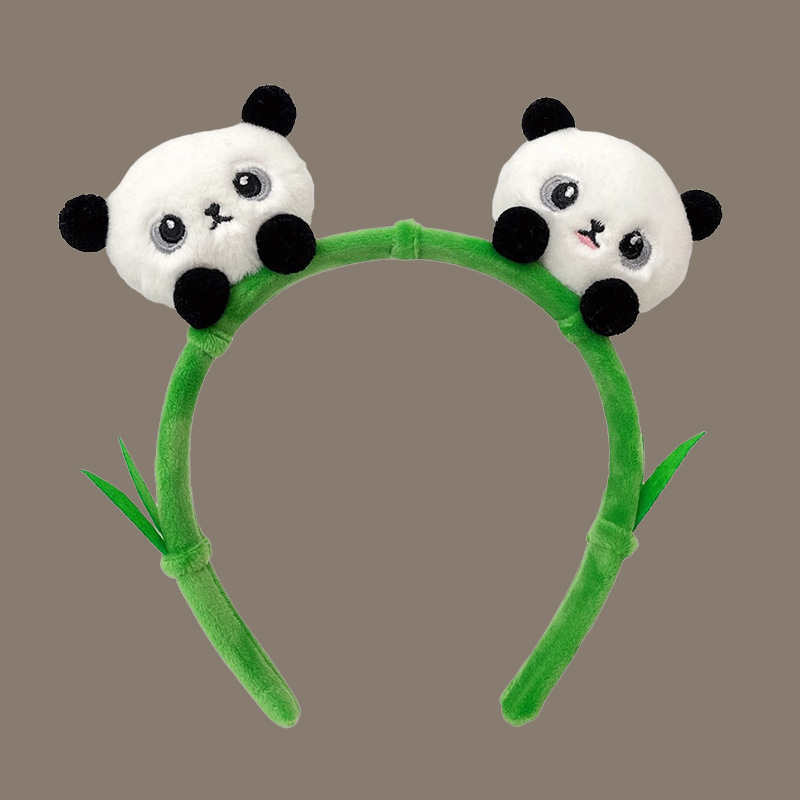 Bamboo leaf two-headed bear green
