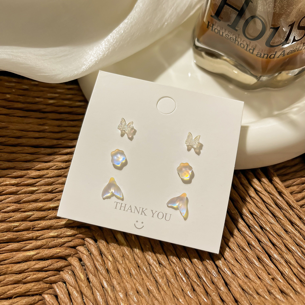 Juego de pendientes de aguja plateados, sencillos y compactos para mujer, pendientes geométricos en forma de corazón, bonitos, dulces y versátiles, venta al por mayor para puestos de mercado