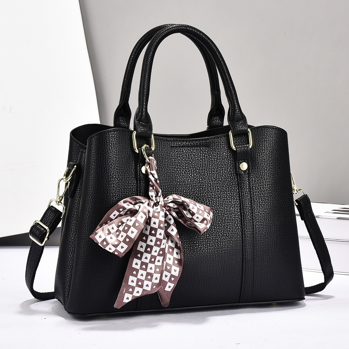 Bolsas de hombro casuales de gran capacidad, bolsas de moda diarias, bolsas transfronterizas, bufandas de seda colgantes, bolsas de mano.